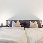 Luxus Wohnung mit Garten
